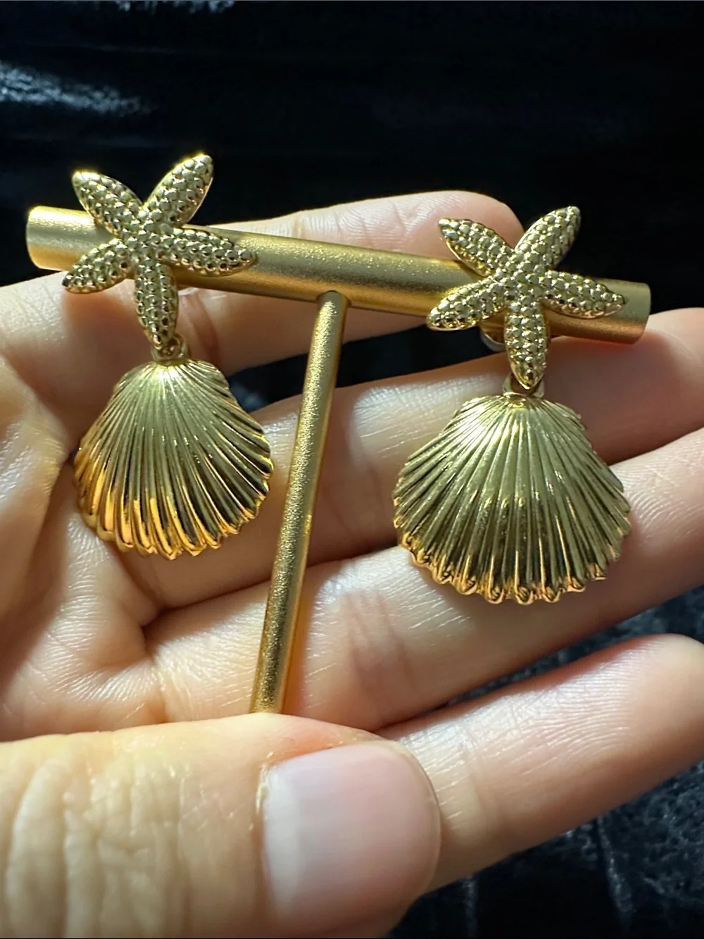 Kenneth Jay Lane Gold Starfish and Shell Drop Earrings - Picture 2 of 5